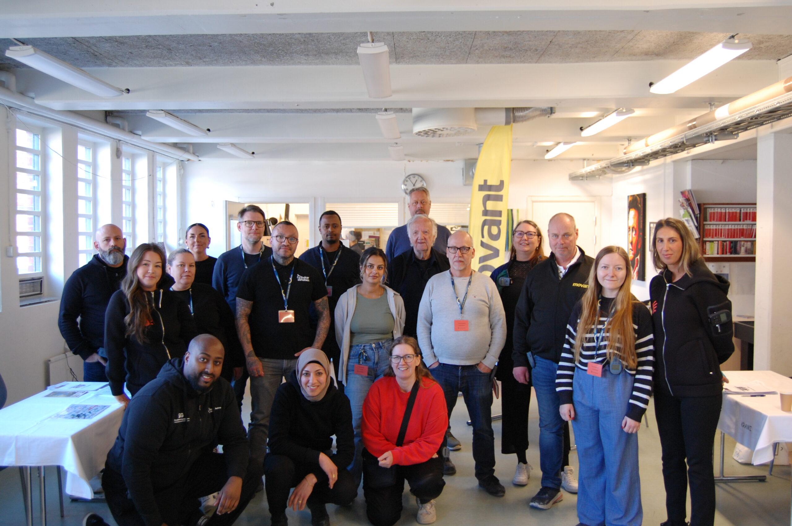 Foto fr&aring;n frigivnignsm&auml;ssan p&aring; &Ouml;ster&aring;ker med deltagande myndigheter och organisationer