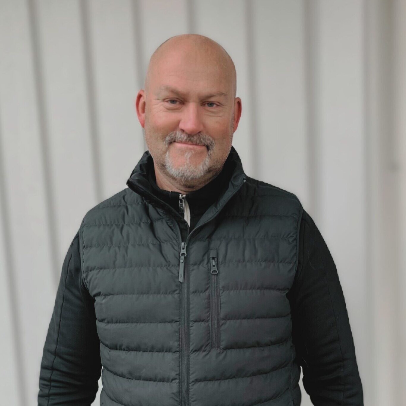 Bes&ouml;kare h&auml;kten och anstalt_ideelt_uppdrag